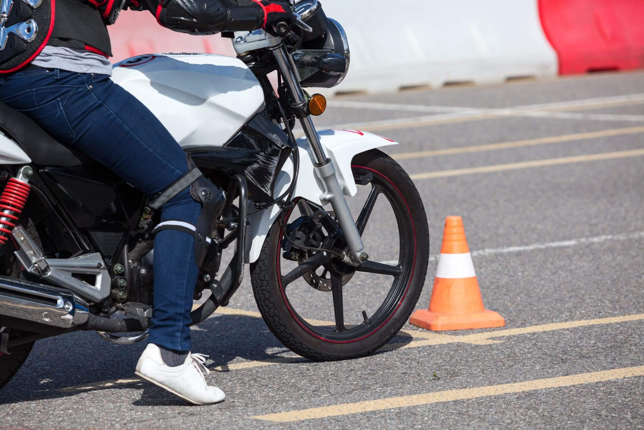 Qui doit passer le permis 125 cm3 ? 5 Conduite permis moto A2 City Zen
