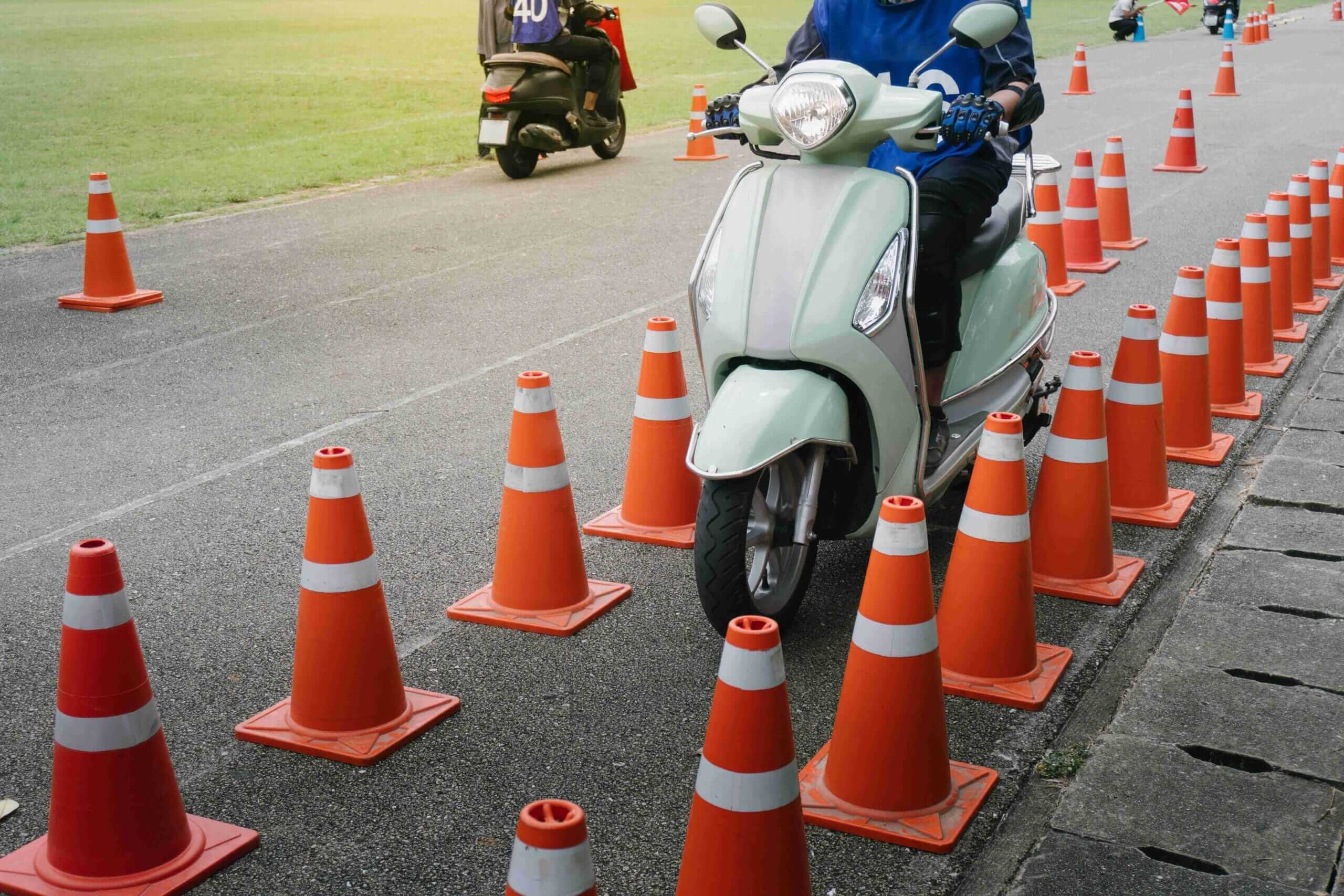 Qui doit passer le permis 125 cm3 ? 2 Permis AM conduite City Zen