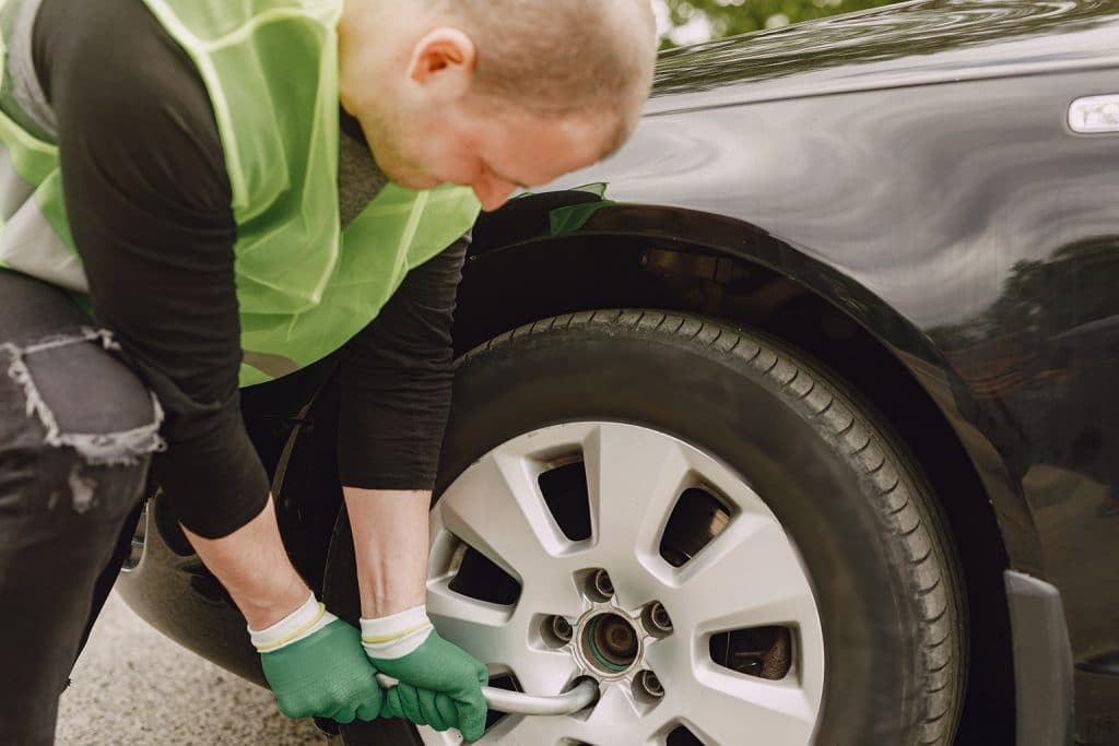 Comment utiliser une roue de secours ? 2 roue de secours reposer